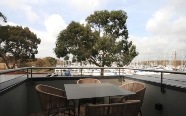 8 The Salterns, Chichester 402400