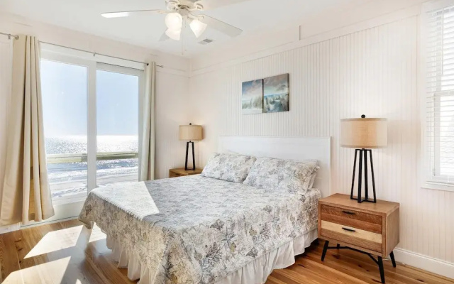 Endless Summer 5 Bedroom Home by Redawning