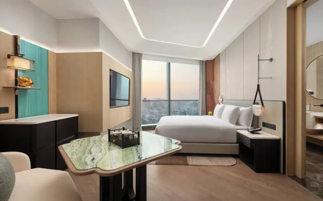 HUALUXE Zhongshan City Center