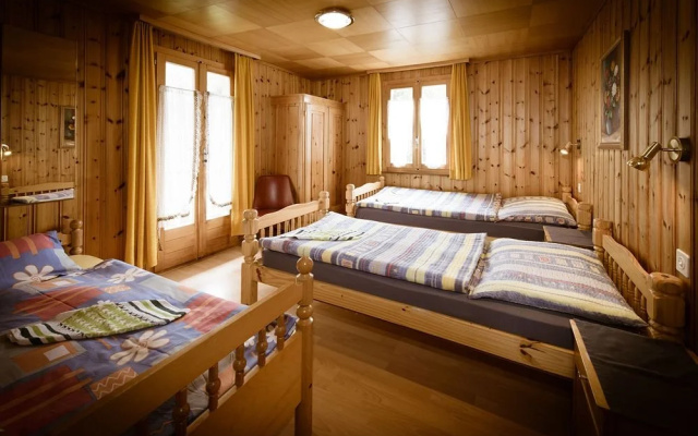 B&b Hotel Bellevue Grchen – Guest Rooms – Graechen