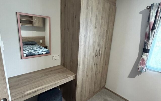 Caravansleeps4-beachfront-garden-patio