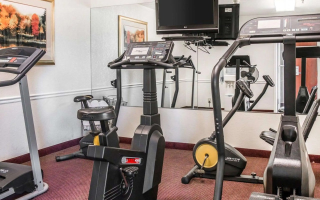 Quality Inn Toledo Airport