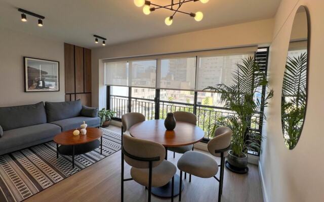 w Phenomenal 2BR With Balcony in San Isidro