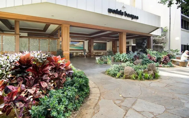 Waikiki Banyan - Ocean View Tower 1 Suite 3209