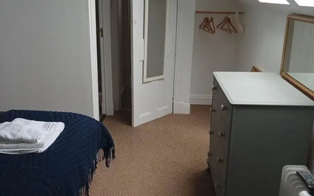 2 Bedrooms/sleeps 4/free Wifi/parking/outdoor Area