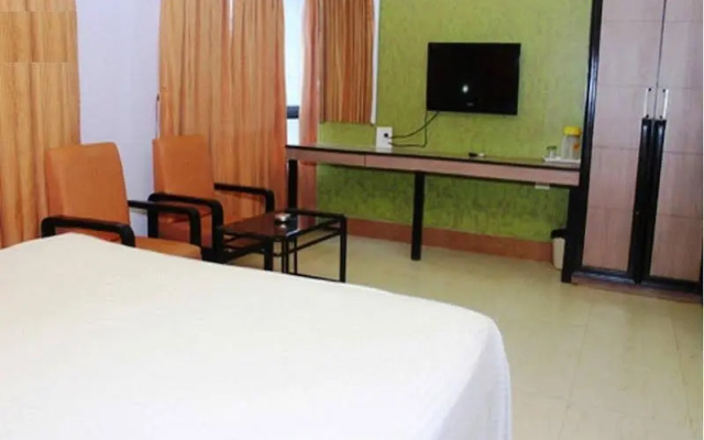 OYO 10765 Hotel Tanish