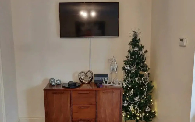 Waterfront Apartment In The Heart Of St Neots