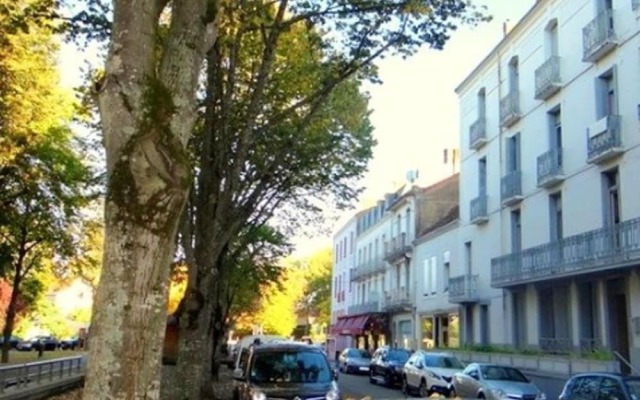 Apartment With one Bedroom in Néris-les-bains, With Wifi