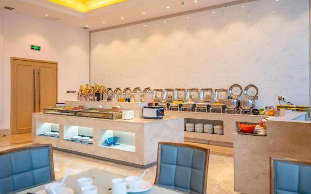 Vienna International Hotel Qishi Center Branch in Dongguan, Guangdong.