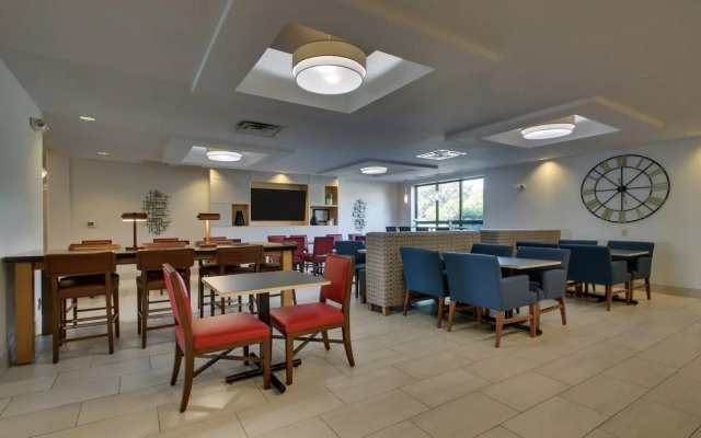 Holiday Inn Express & Suites Morris by IHG