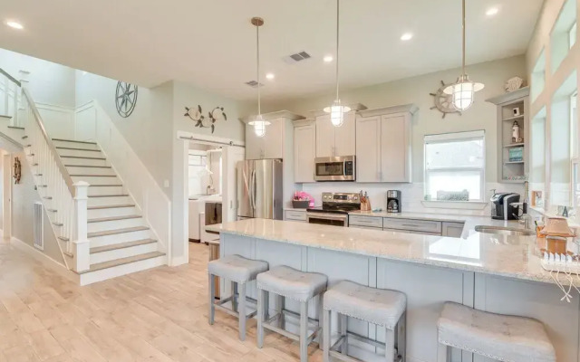 Canal-front Home, Walk to Sea Isle Beach!