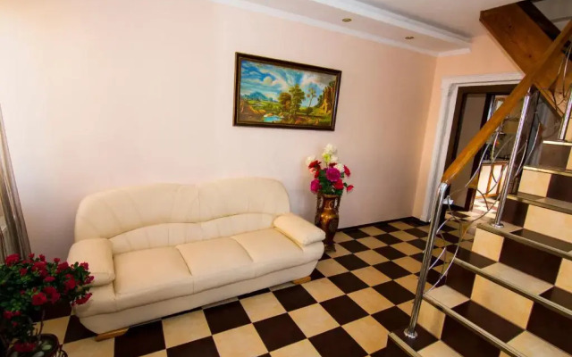 Charming Apartment in Villa near Airport