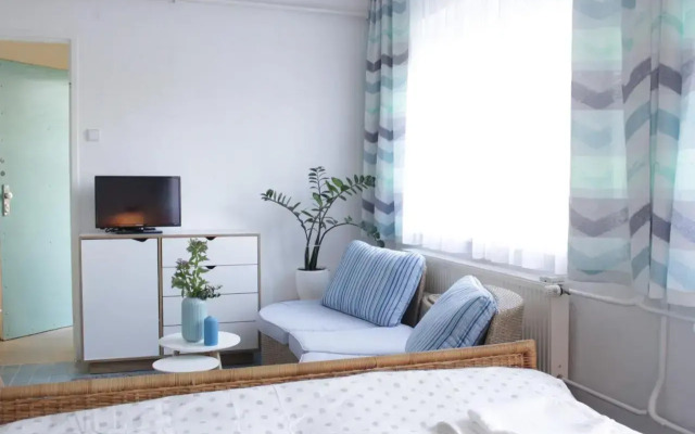 Apt 100 Prague