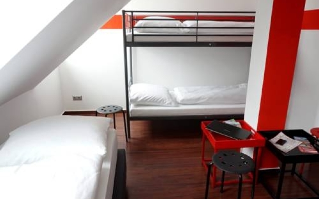 M & M Hotel