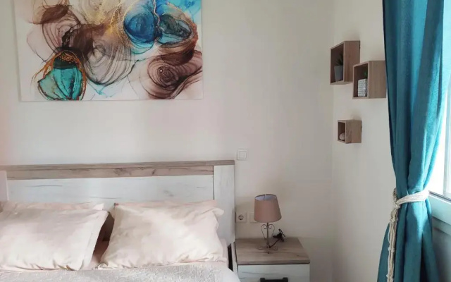 Modern 1Br apt , Garden , View & AC