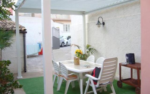 Casa indipendente con ampia veranda