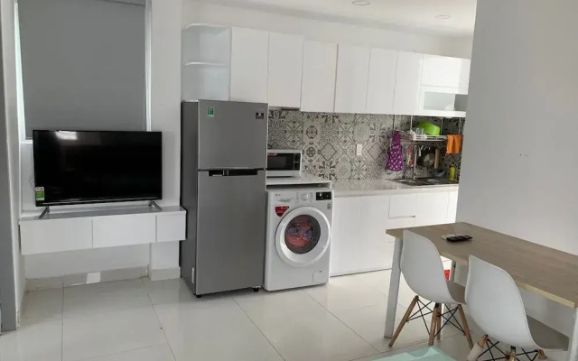 Smiley Apartment 8
