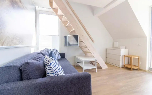 Green Shine Apartment, By Cohost