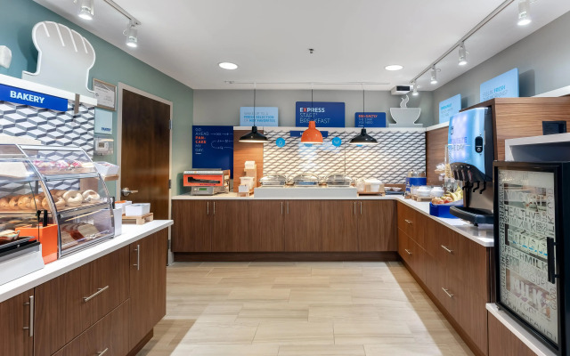 Holiday Inn Express Alpharetta - Roswell by IHG