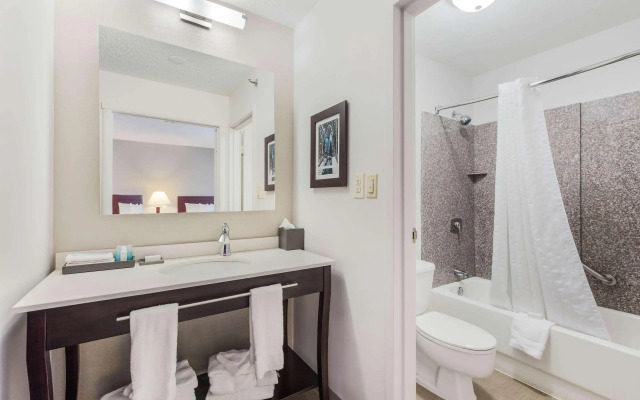 The Blu Hotel Blue Ash Cincinnati, Ascend Hotel Collection