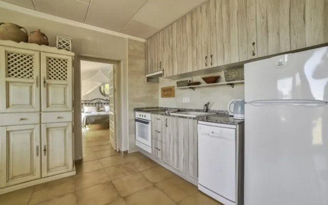 Apartment - 2 Bedrooms with Pool and Sea views - 104993