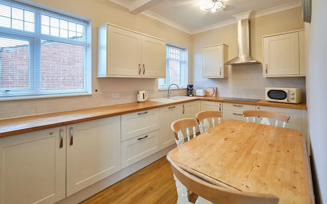 Host Stay Wardman Crescent