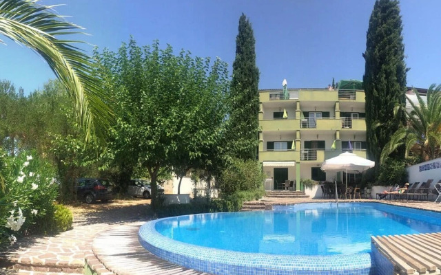 Viola - With Pool - A9