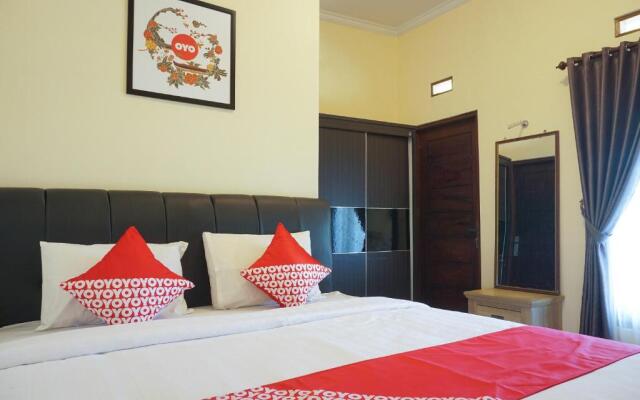 OYO 895 Mahameru Residence