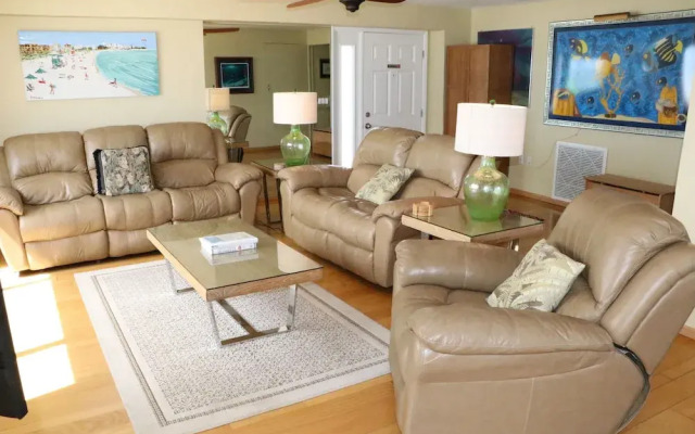 Jamaica Royale 501 - 3 Br Condo