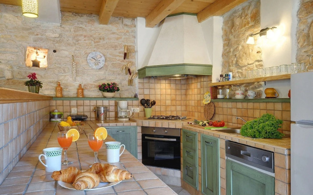 Villa in Batlug With Private Pool