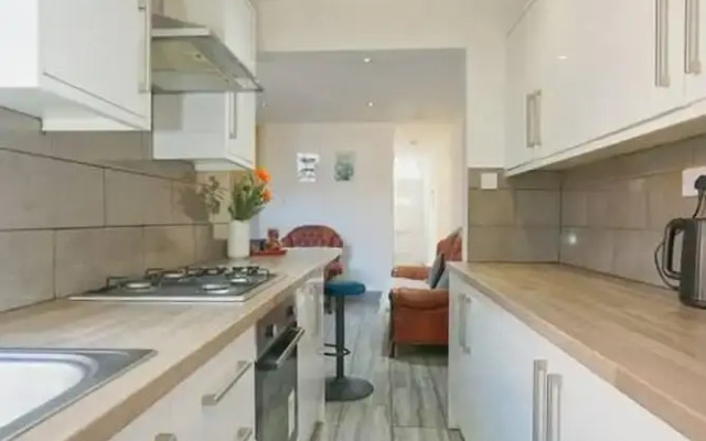 Charming Stoke-on-trent House Getaway