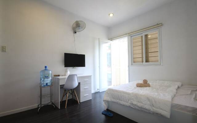 Smiley Apartment 13 - Adults Only