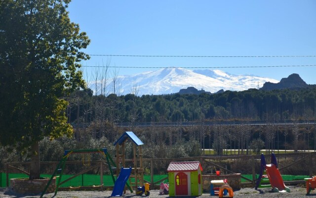 House with 4 Bedrooms in Guadix, with Wonderful Mountain View, Enclosed Garden And Wifi - 60 Km From the Slopes