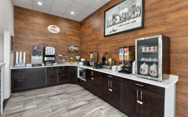 Super 8 by Wyndham Winona MN