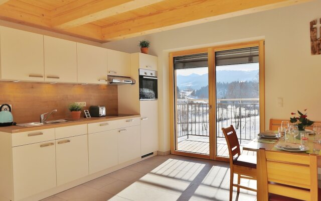 Sunlit Apartment near Forest in Itter