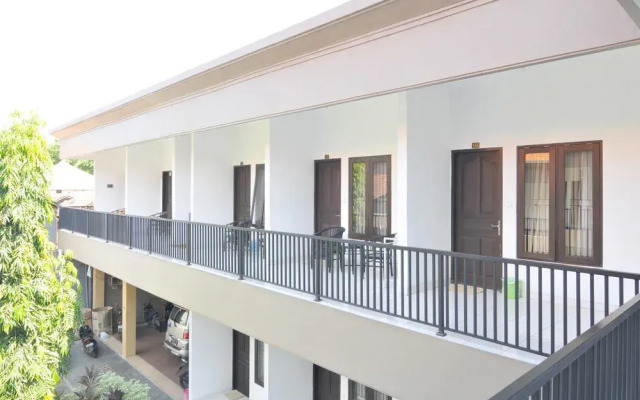 艾里巴厘岛水明漾巴厘德里 14 号酒店(Airy Seminyak Bali Deli 14)