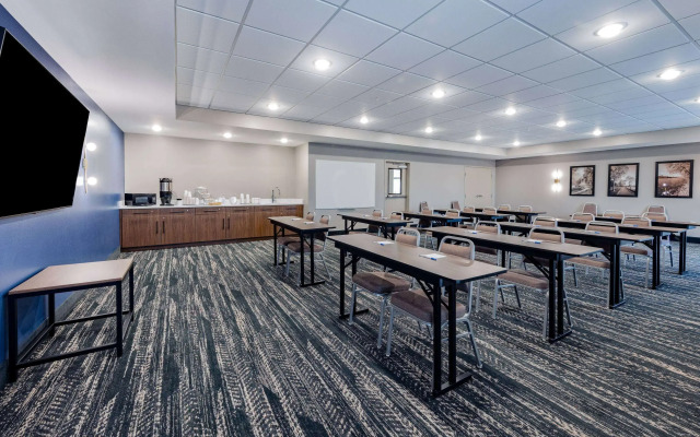 AmericInn by Wyndham International Falls