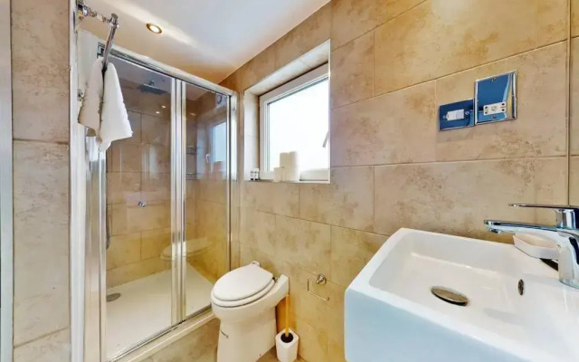 Spacious 2bed flat 7min walk from the tube station