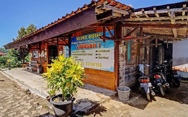 Oyo 91201 Larasati Homestay Pantai Klayar