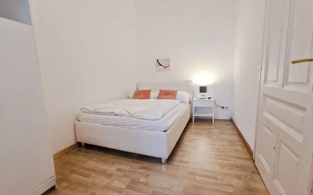 Modern 2BR Apt Long Stays Sleeps 5