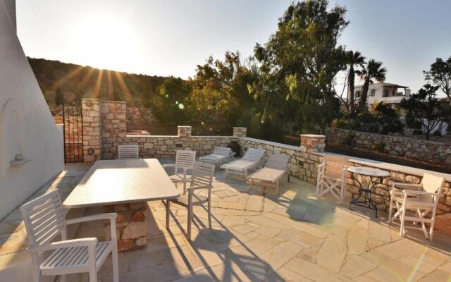 KASTRON AIOLOS 2 at Voutakos Paros