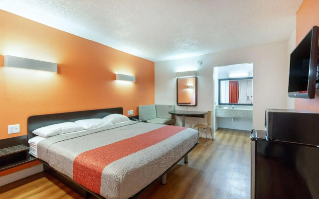 Motel 6 Houston, TX - East
