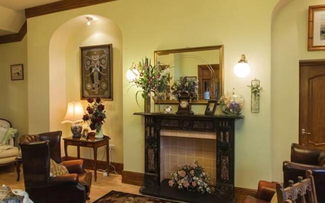 Little Red Rooster Rest and Spa