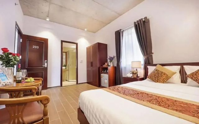 The Shine Hotel & Apartment