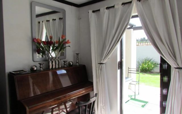 Santini Lace Self Catering Unit