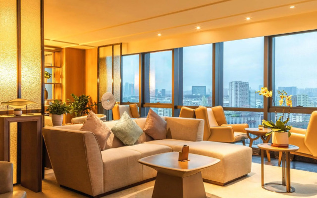DoubleTree by Hilton Hotel Shenzhen Longhua