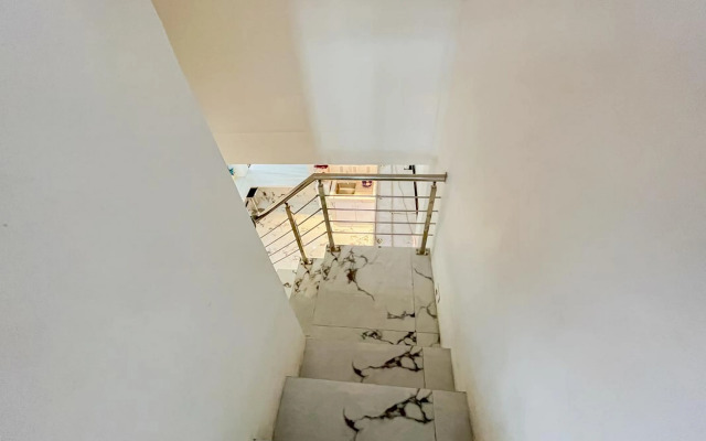Sakura Guest House by The Lavana