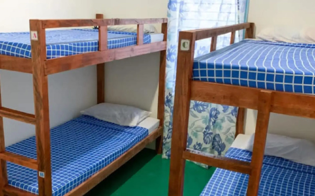 RedDoorz Hostel @ Popoy's Backpackers Mati