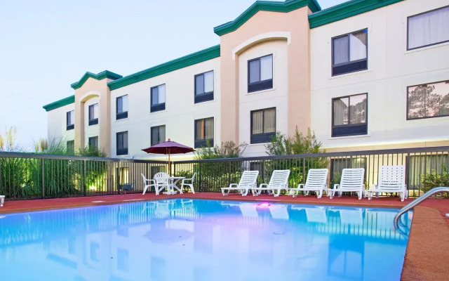 Four Points by Sheraton Fayetteville Fort Liberty