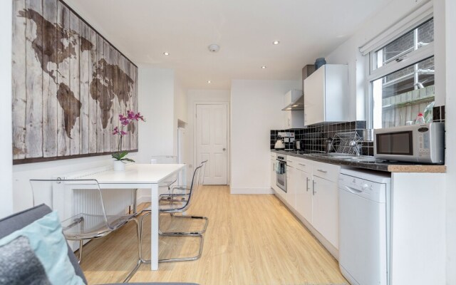 Clapham 2Bed with Patio by BaseToGo
